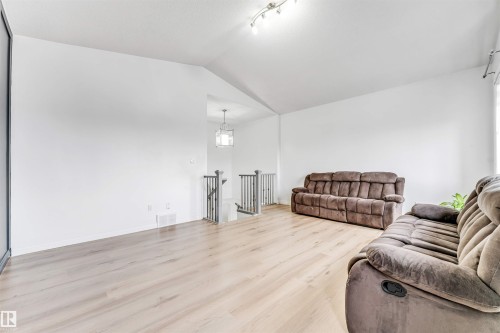 3319 18 Street, Edmonton, AB - Indoor