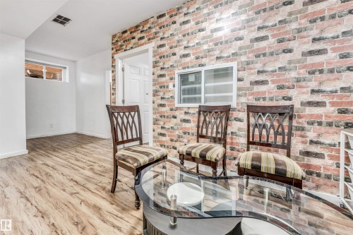 3319 18 Street, Edmonton, AB - Indoor Photo Showing Living Room
