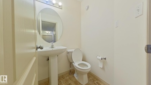 11712 13 Avenue, Edmonton, AB - Indoor Photo Showing Bathroom