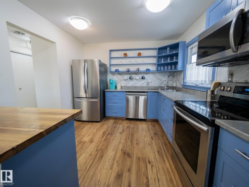 403 4 Street, Rural Lac Ste. Anne County, AB - Indoor Photo Showing Kitchen With Stainless Steel Kitchen