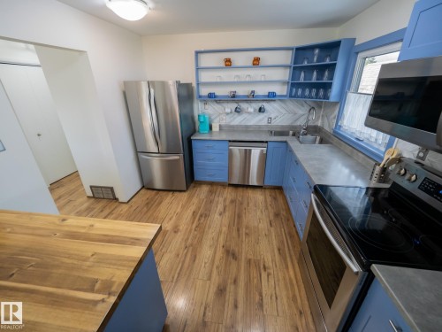 403 4 Street, Rural Lac Ste. Anne County, AB - Indoor Photo Showing Kitchen With Stainless Steel Kitchen