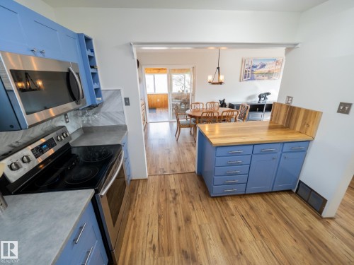 403 4 Street, Rural Lac Ste. Anne County, AB - Indoor Photo Showing Kitchen