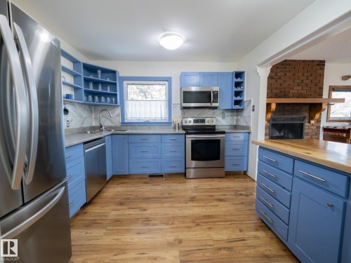 403 4 Street, Rural Lac Ste. Anne County, AB - Indoor Photo Showing Kitchen With Stainless Steel Kitchen