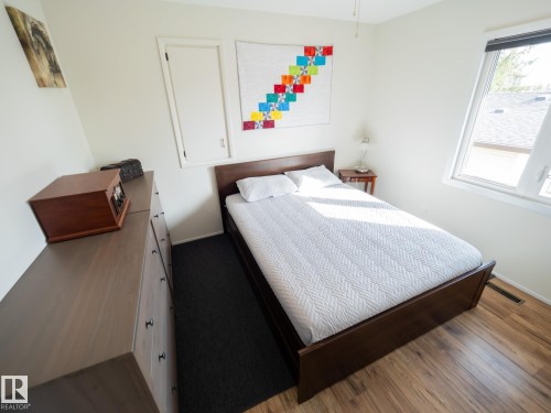 403 4 Street, Rural Lac Ste. Anne County, AB - Indoor Photo Showing Bedroom