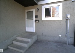 31 7604 29 Avenue  Edmonton, AB T6K 3Z2