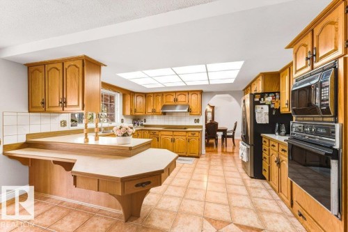 7550 Ellerslie Road, Edmonton, AB - Indoor Photo Showing Kitchen