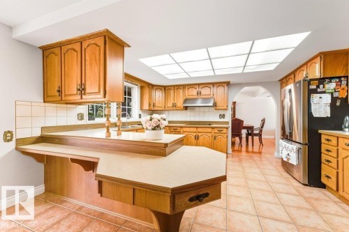 7550 Ellerslie Road, Edmonton, AB - Indoor Photo Showing Kitchen