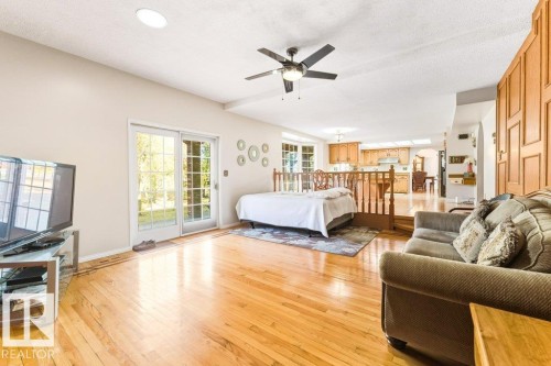 7550 Ellerslie Road, Edmonton, AB - Indoor Photo Showing Living Room