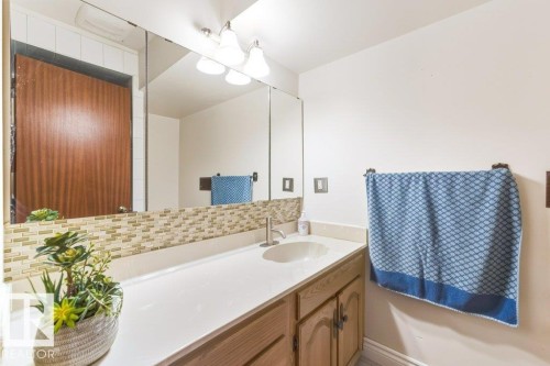 7550 Ellerslie Road, Edmonton, AB - Indoor Photo Showing Bathroom