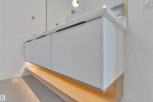 8458 Mayday Link Sw, Edmonton, AB - Indoor Photo Showing Other Room