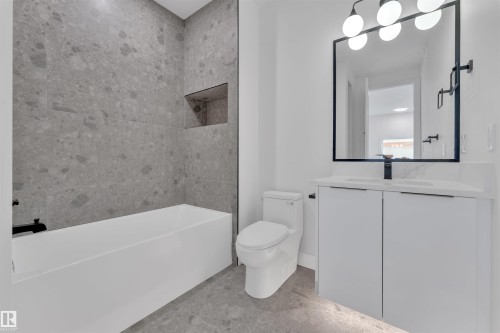 8458 Mayday Link Sw, Edmonton, AB - Indoor Photo Showing Bathroom