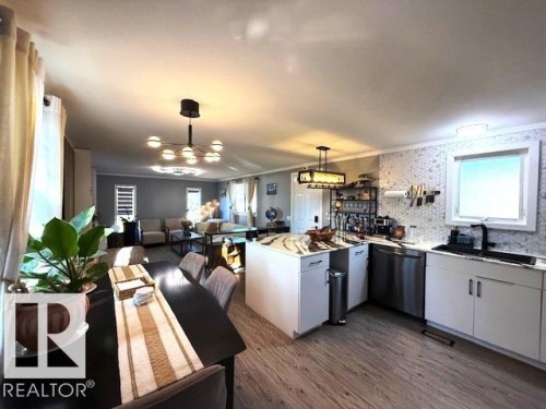 25 Ridgeway Drive, Edmonton, AB - Indoor Photo Showing Kitchen With Double Sink