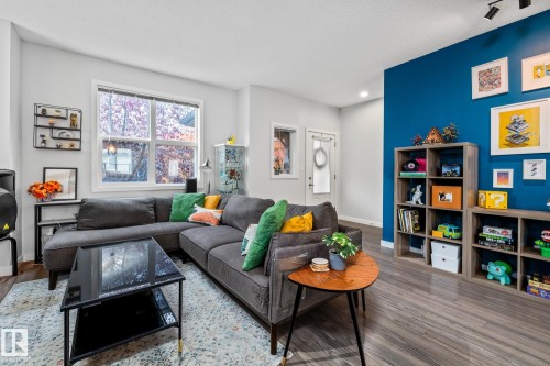 45 655 Watt Boulevard, Edmonton, AB - Indoor Photo Showing Living Room