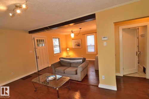 11343 69 Street, Edmonton, AB - Indoor Photo Showing Living Room