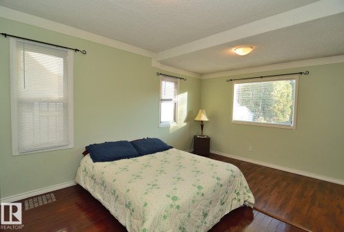 11343 69 Street, Edmonton, AB - Indoor Photo Showing Bedroom