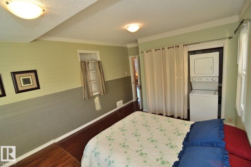 11343 69 Street, Edmonton, AB - Indoor Photo Showing Bedroom