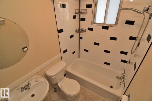 11343 69 Street, Edmonton, AB - Indoor Photo Showing Bathroom