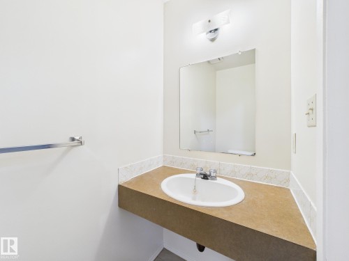 18337 93 Avenue, Edmonton, AB - Indoor Photo Showing Bathroom
