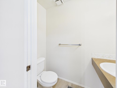 18337 93 Avenue, Edmonton, AB - Indoor Photo Showing Bathroom