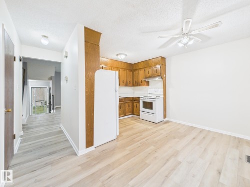 18337 93 Avenue, Edmonton, AB - Indoor Photo Showing Kitchen