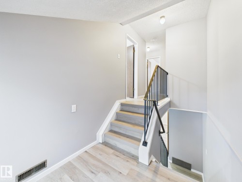 18337 93 Avenue, Edmonton, AB - Indoor Photo Showing Other Room