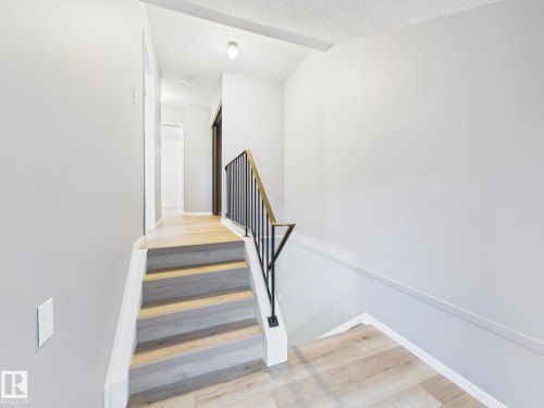 18337 93 Avenue, Edmonton, AB - Indoor Photo Showing Other Room