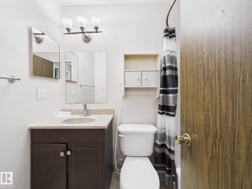 18337 93 Avenue, Edmonton, AB - Indoor Photo Showing Bathroom