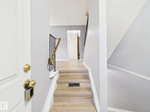 18337 93 Avenue, Edmonton, AB - Indoor Photo Showing Other Room