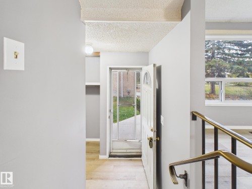 18337 93 Avenue, Edmonton, AB - Indoor Photo Showing Other Room