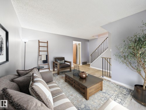 18337 93 Avenue, Edmonton, AB - Indoor Photo Showing Living Room