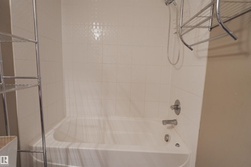 313 3211 James Mowatt Trail, Edmonton, AB - Indoor Photo Showing Bathroom