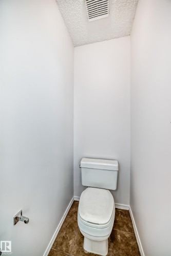 10315 175 Avenue, Edmonton, AB - Indoor Photo Showing Bathroom