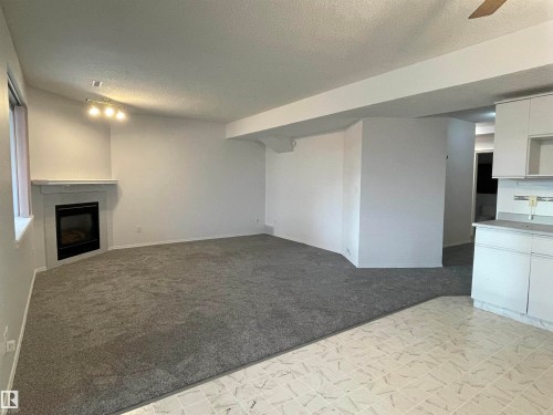 10315 175 Avenue, Edmonton, AB - Indoor Photo Showing Kitchen