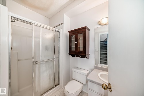 10315 175 Avenue, Edmonton, AB - Indoor Photo Showing Bathroom