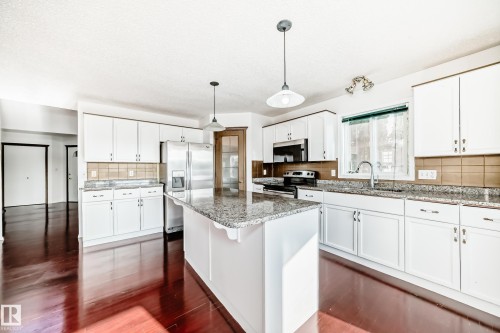 10315 175 Avenue, Edmonton, AB - Indoor Photo Showing Kitchen With Upgraded Kitchen
