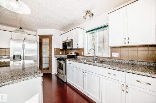 10315 175 Avenue, Edmonton, AB - Indoor Photo Showing Kitchen With Double Sink