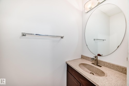 10315 175 Avenue, Edmonton, AB - Indoor Photo Showing Bathroom