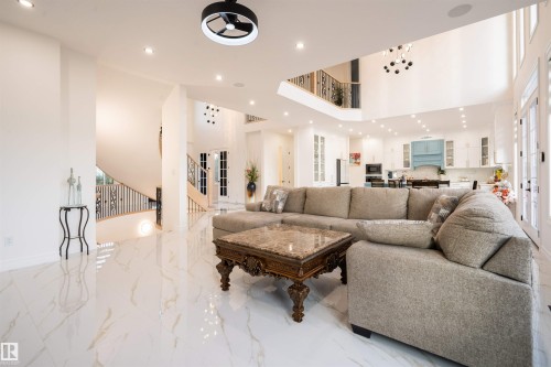 320 50452 Rge Rd 245, Rural Leduc County, AB - Indoor Photo Showing Living Room