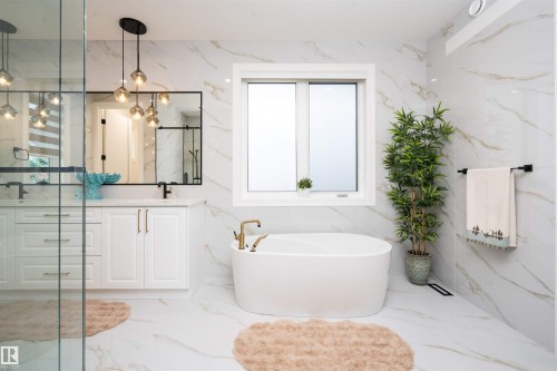 320 50452 Rge Rd 245, Rural Leduc County, AB - Indoor Photo Showing Bathroom