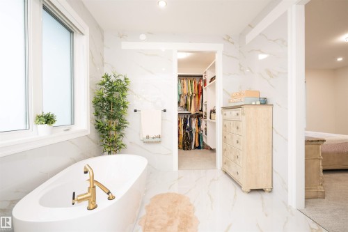 320 50452 Rge Rd 245, Rural Leduc County, AB - Indoor Photo Showing Bathroom