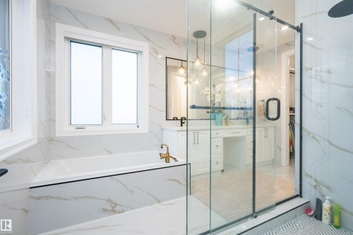 320 50452 Rge Rd 245, Rural Leduc County, AB - Indoor Photo Showing Bathroom