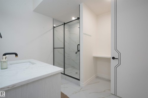 320 50452 Rge Rd 245, Rural Leduc County, AB - Indoor Photo Showing Bathroom