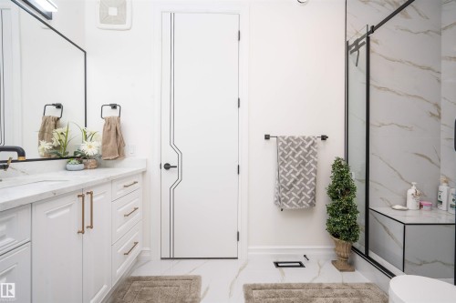 320 50452 Rge Rd 245, Rural Leduc County, AB - Indoor Photo Showing Bathroom