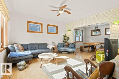 4904 52 Avenue, Bon Accord, AB - Indoor Photo Showing Living Room