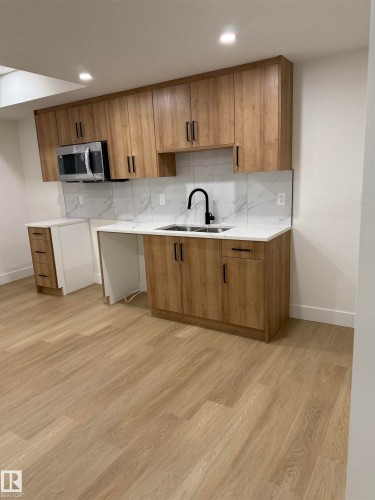11927 123 Street, Edmonton, AB - Indoor Photo Showing Kitchen