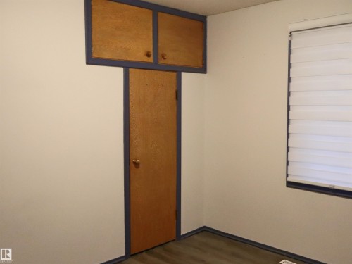 Unfurnished room with dark wood-type flooring and baseboards - 4032A Twp Rd 604, Rural Barrhead County, AB - Indoor Photo Showing Other Room