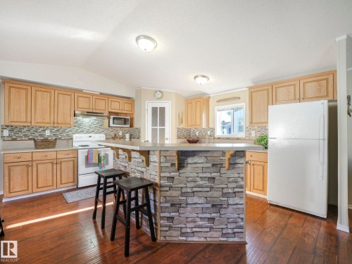 407 Oak Wood Crescent, Edmonton, AB - Indoor Photo Showing Kitchen