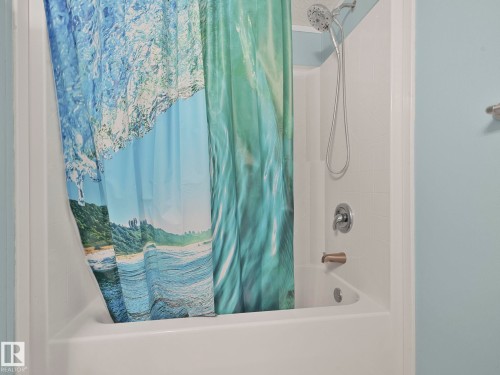 407 Oak Wood Crescent, Edmonton, AB - Indoor Photo Showing Bathroom