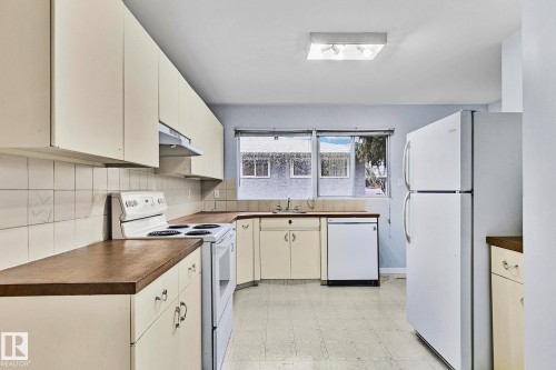 15306 78 Avenue, Edmonton, AB - Indoor Photo Showing Kitchen
