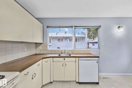 15306 78 Avenue, Edmonton, AB - Indoor Photo Showing Kitchen